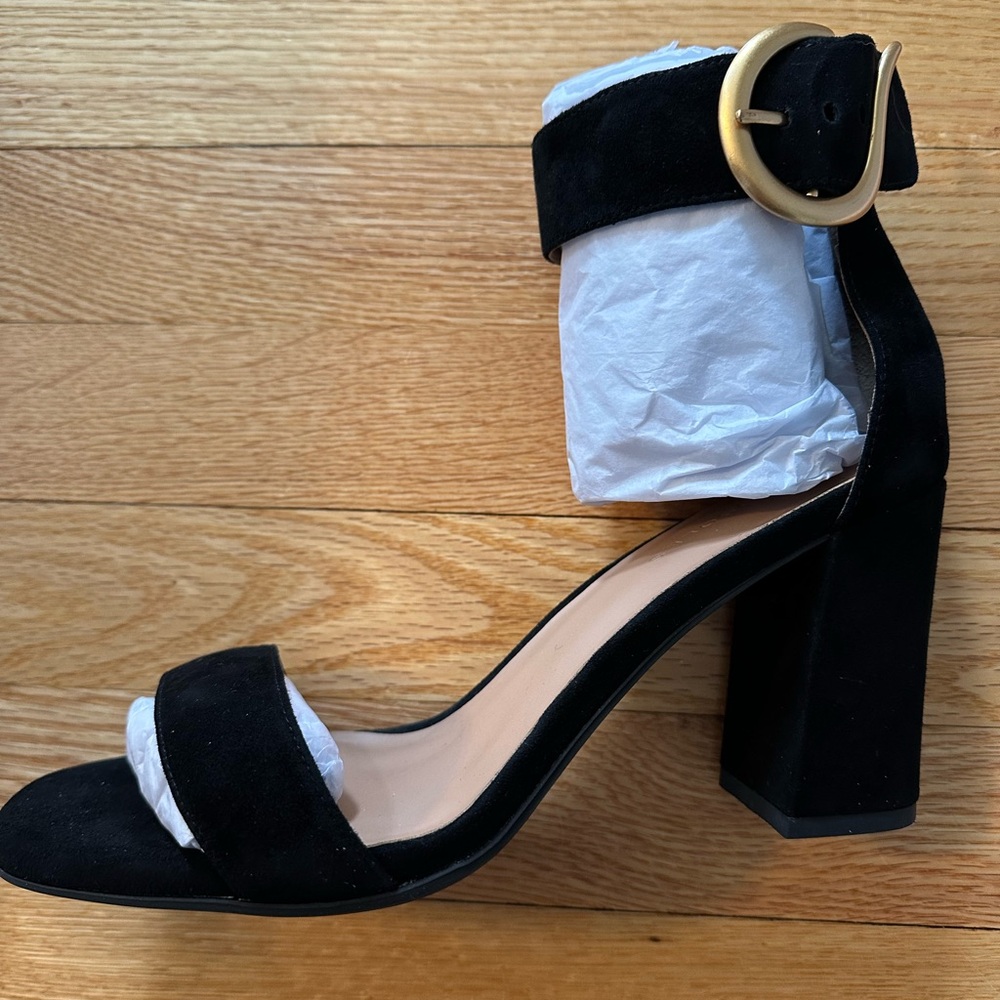 AEROSOLES Black and Gold Heels with Chunky Block Heel